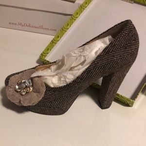 Gianni Bini size 7 women heels.